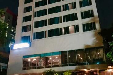 هتل Royal Orchid Central Jaipur, Bani Park