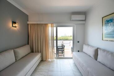 هتل Selini Suites & Waterpark