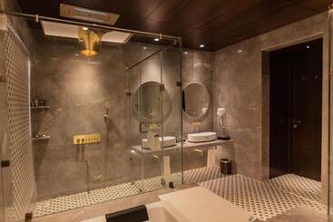 هتل The Corinthians Resort And Club