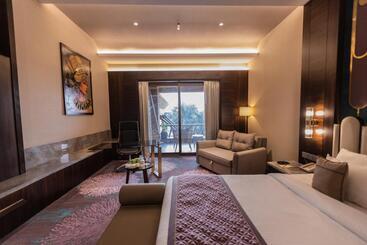 هتل The Corinthians Resort And Club