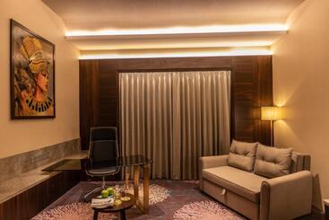 هتل The Corinthians Resort And Club
