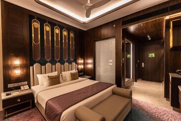 هتل The Corinthians Resort And Club