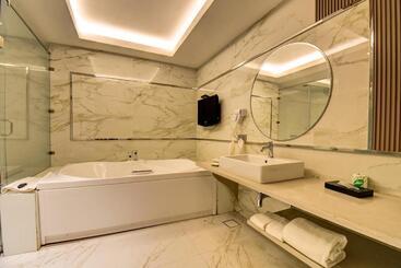 هتل The Corinthians Resort And Club