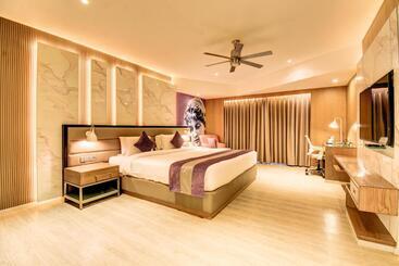 هتل The Corinthians Resort And Club
