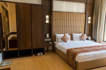 هتل The Corinthians Resort And Club