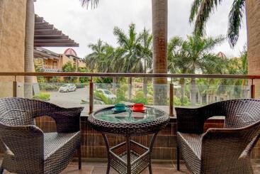 هتل The Corinthians Resort And Club