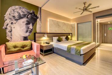 هتل The Corinthians Resort And Club