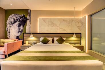 هتل The Corinthians Resort And Club