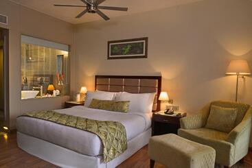هتل The Corinthians Resort And Club