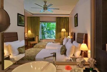 هتل The Corinthians Resort And Club