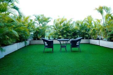 هتل The Corinthians Resort And Club