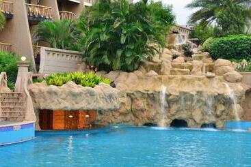 هتل The Corinthians Resort And Club