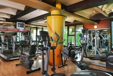 هتل The Corinthians Resort And Club