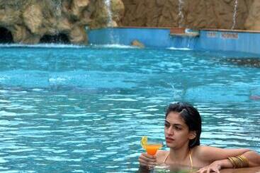 هتل The Corinthians Resort And Club