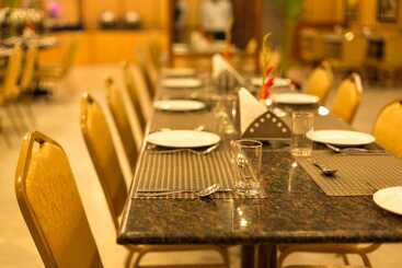 هتل Vesta Maurya Palace