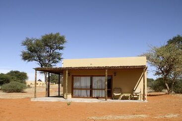 هتل Zebra Kalahari Lodge