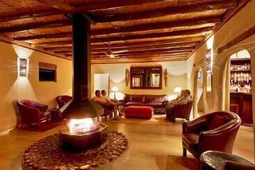 هتل Zebra Kalahari Lodge