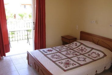 Pythos Studios & Apartments - Svoronata