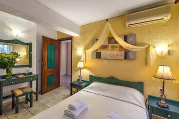 هتل Castle Suites