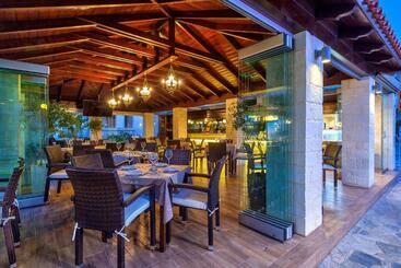 هتل Castle Suites