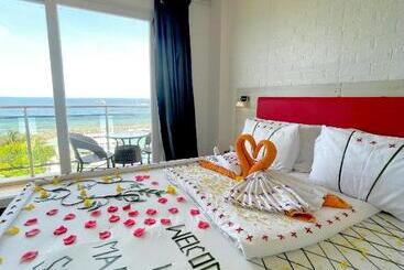 Pensión Icom Marina Sea View