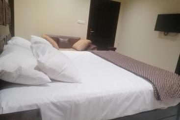 تختخواب و صبحانه State Residency