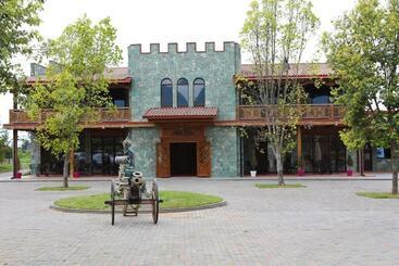هتل Chateau Kvirike