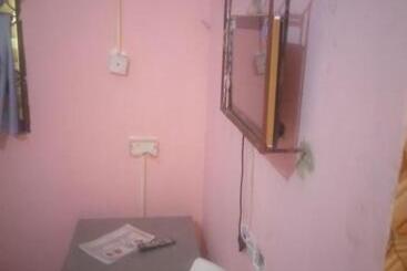 هتل Kicec Bar And Guest House Airport