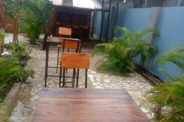 هتل Kicec Bar And Guest House Airport