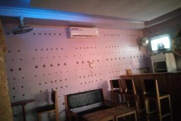 هتل Kicec Bar And Guest House Airport