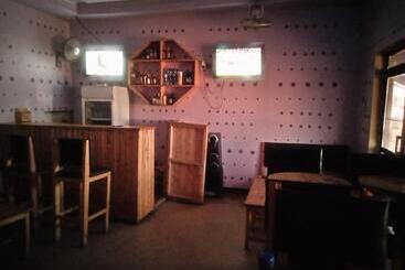 هتل Kicec Bar And Guest House Airport