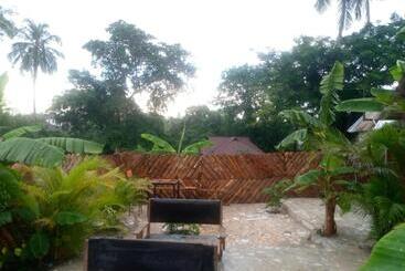 هتل Kicec Bar And Guest House Airport