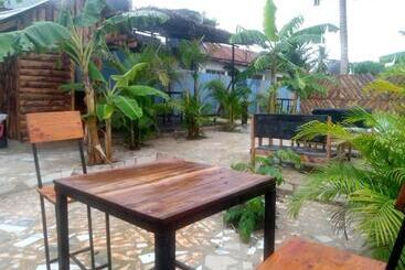 هتل Kicec Bar And Guest House Airport