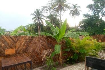 هتل Kicec Bar And Guest House Airport