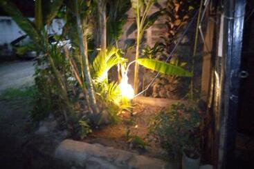 هتل Kicec Bar And Guest House Airport
