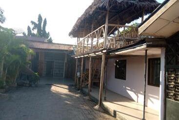 هتل Kicec Bar And Guest House Airport