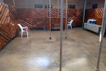 هتل Kicec Bar And Guest House Airport