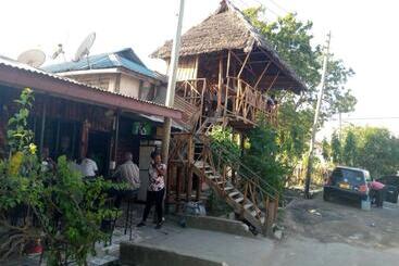 هتل Kicec Bar And Guest House Airport