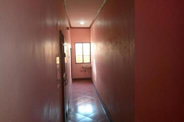 هتل Kicec Bar And Guest House Airport