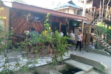 هتل Kicec Bar And Guest House Airport