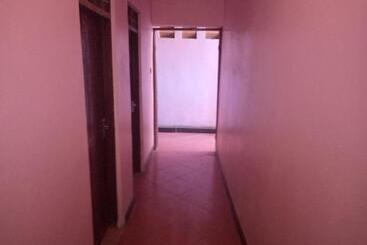 هتل Kicec Bar And Guest House Airport