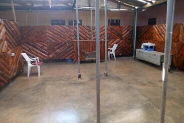 هتل Kicec Bar And Guest House Airport