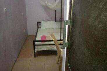 هتل Kicec Bar And Guest House Airport