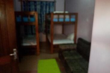 هتل Kicec Bar And Guest House Airport