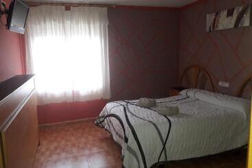 پانسیون Hostal Restaurante La Cepa