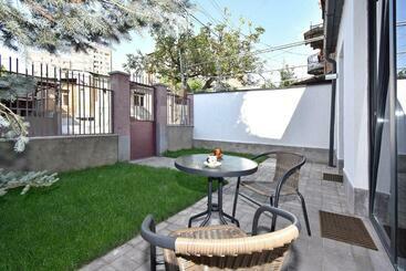 پانسیون The Nut Guest House