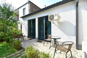 پانسیون The Nut Guest House