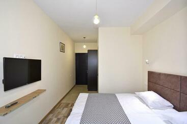 پانسیون The Nut Guest House