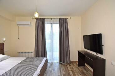 پانسیون The Nut Guest House