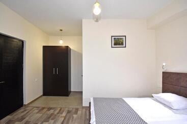 پانسیون The Nut Guest House